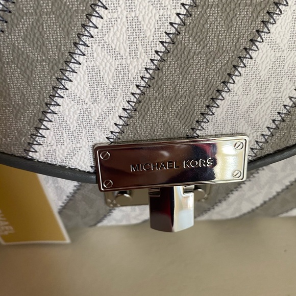 Brand née Micheal kors bah😍 - Picture 5 of 12